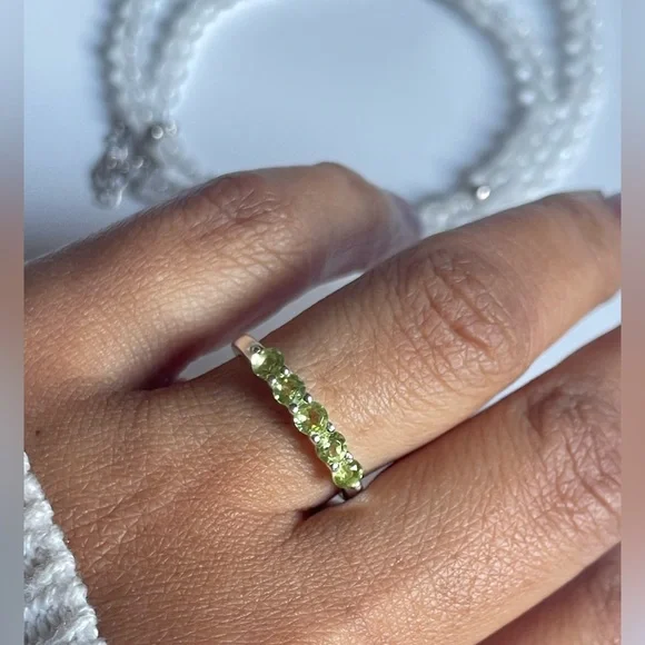 Beautiful 925 Sterling Silver Natural Peridot Band Ring, “VIBES” US: 5 - Picture 12 of 17